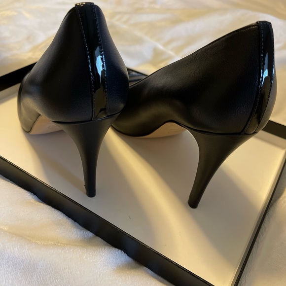 UPDATE 03Oct. Chanel Classic Black Pump - Authentic- Worn once. See video. - Picture 4 of 17
